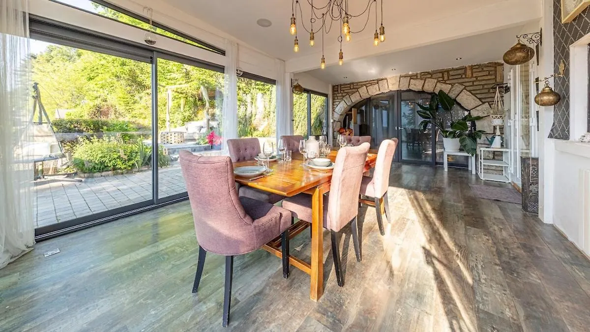 Lake House - Charming Lakeview Villa Tresserve
