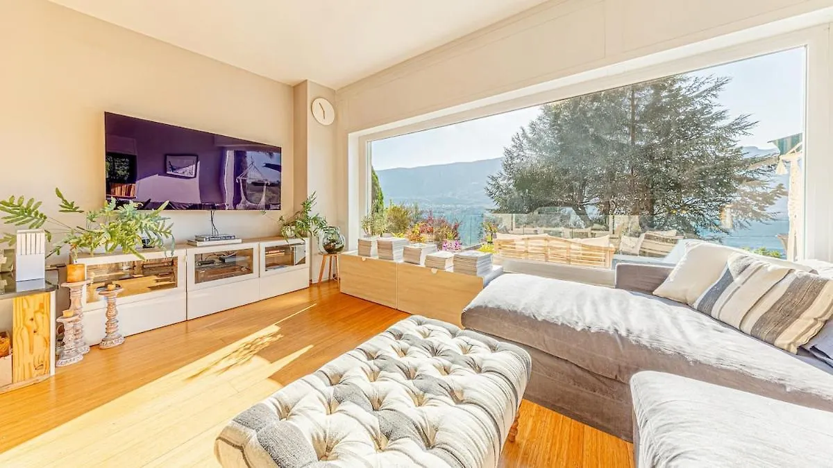 Lake House - Charming Lakeview Villa Tresserve