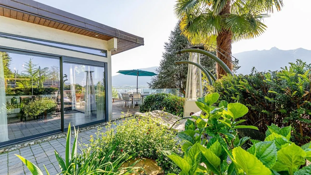 Lake House - Charming Lakeview Villa Tresserve