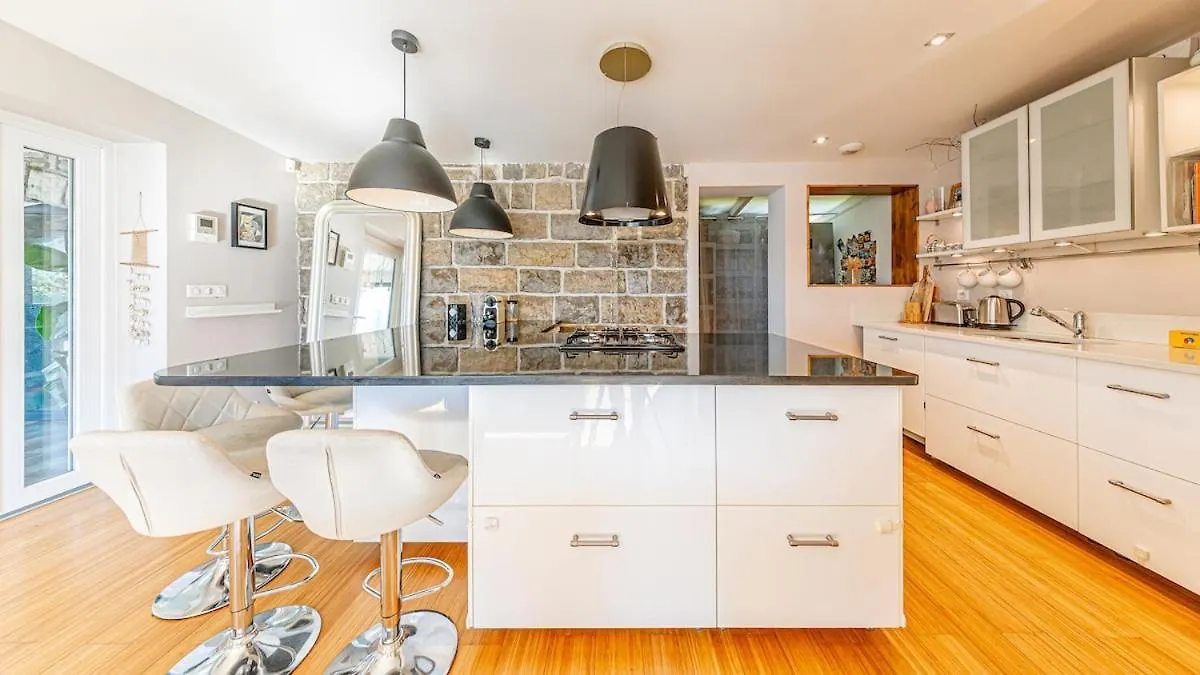 Lake House - Charming Lakeview Villa Tresserve