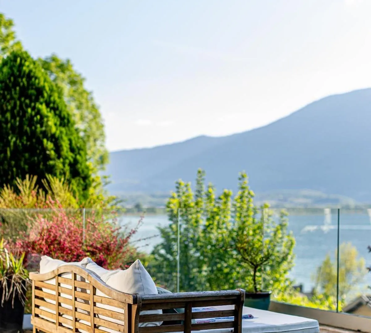 Lake House - Charming Lakeview Villa Tresserve