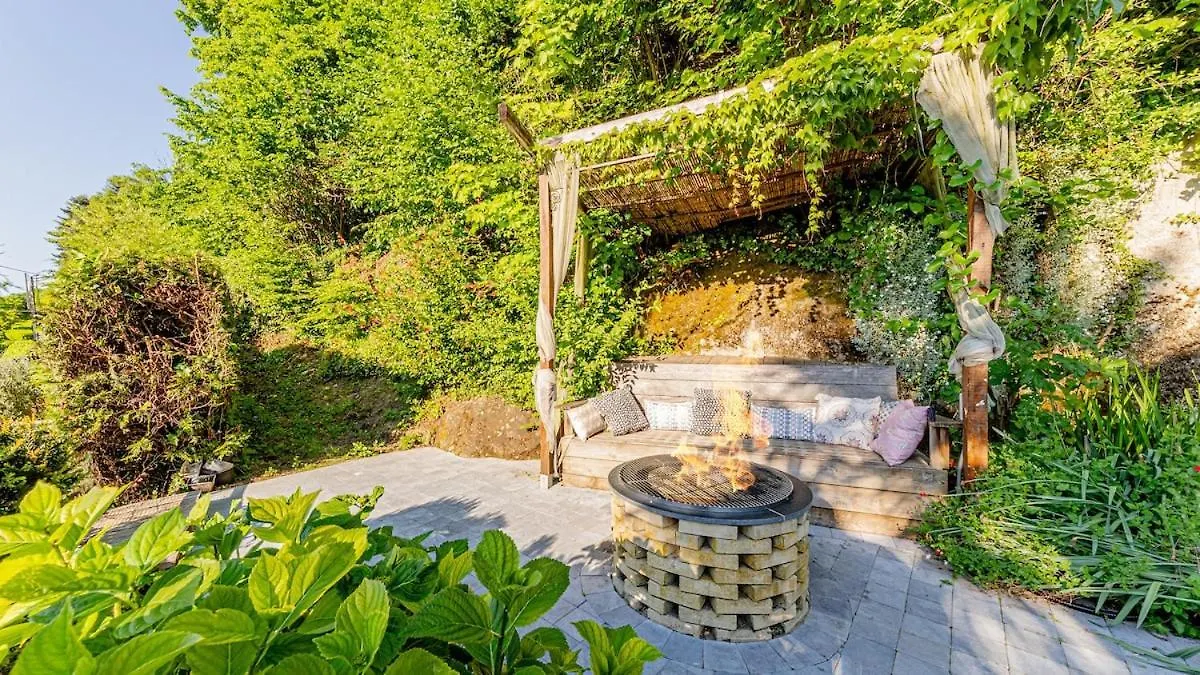Lake House - Charming Lakeview Villa Tresserve