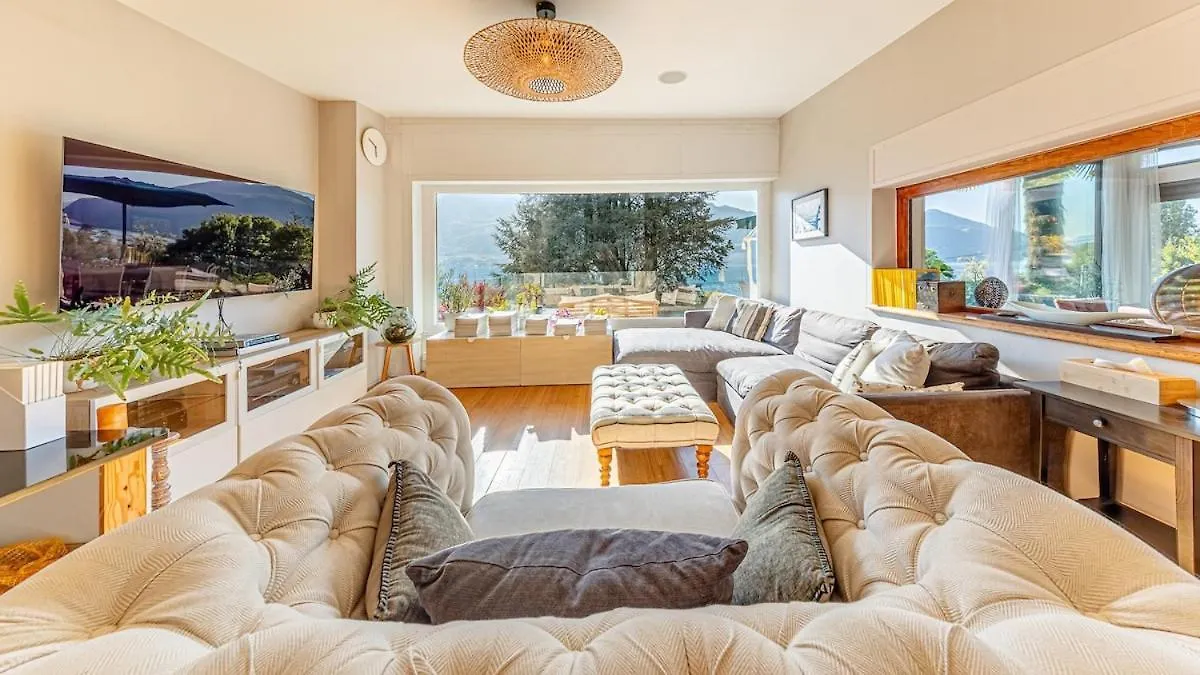 Lake House - Charming Lakeview Villa Tresserve Frankrig