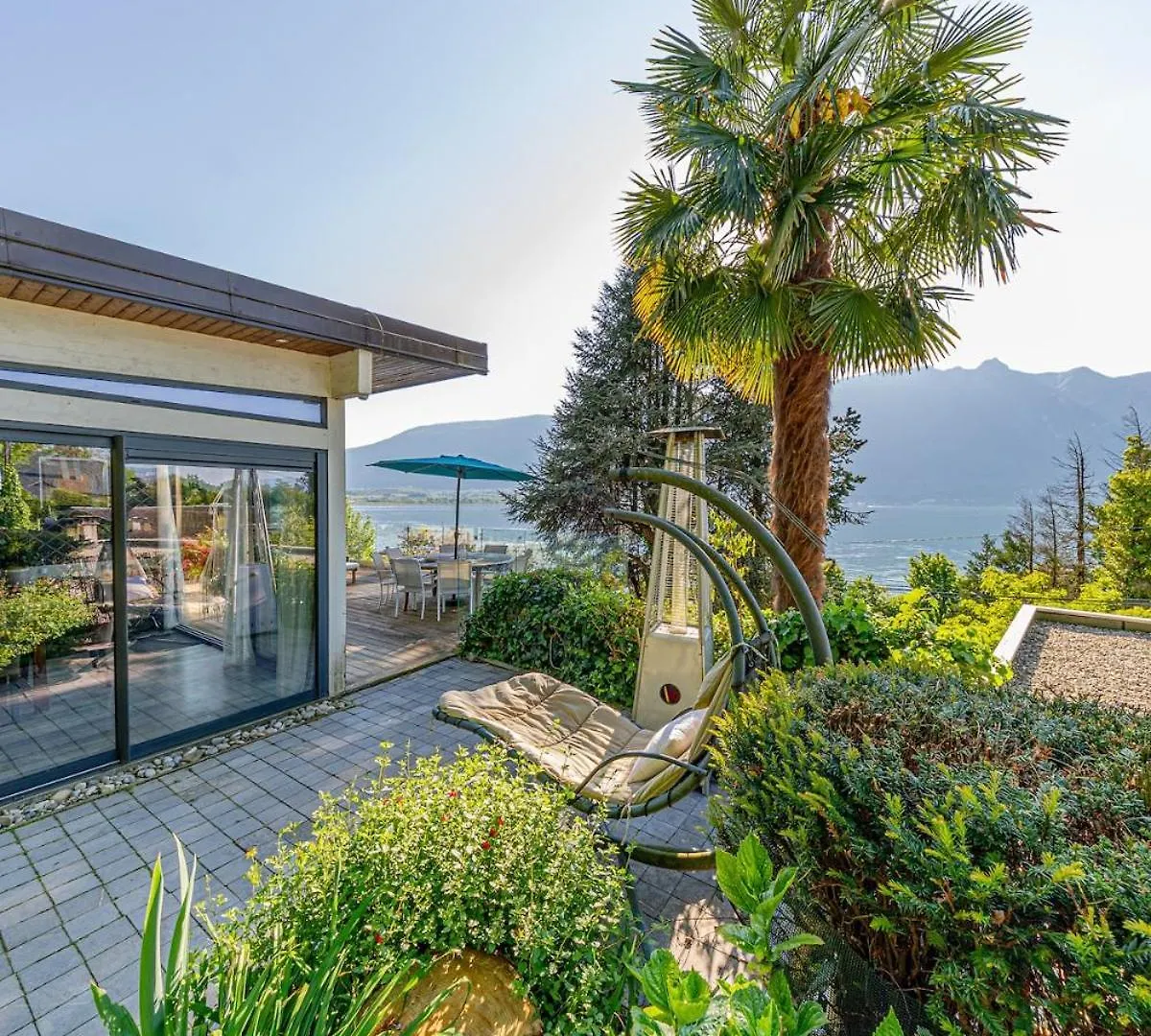 Lake House - Charming Lakeview Villa Tresserve 0*,