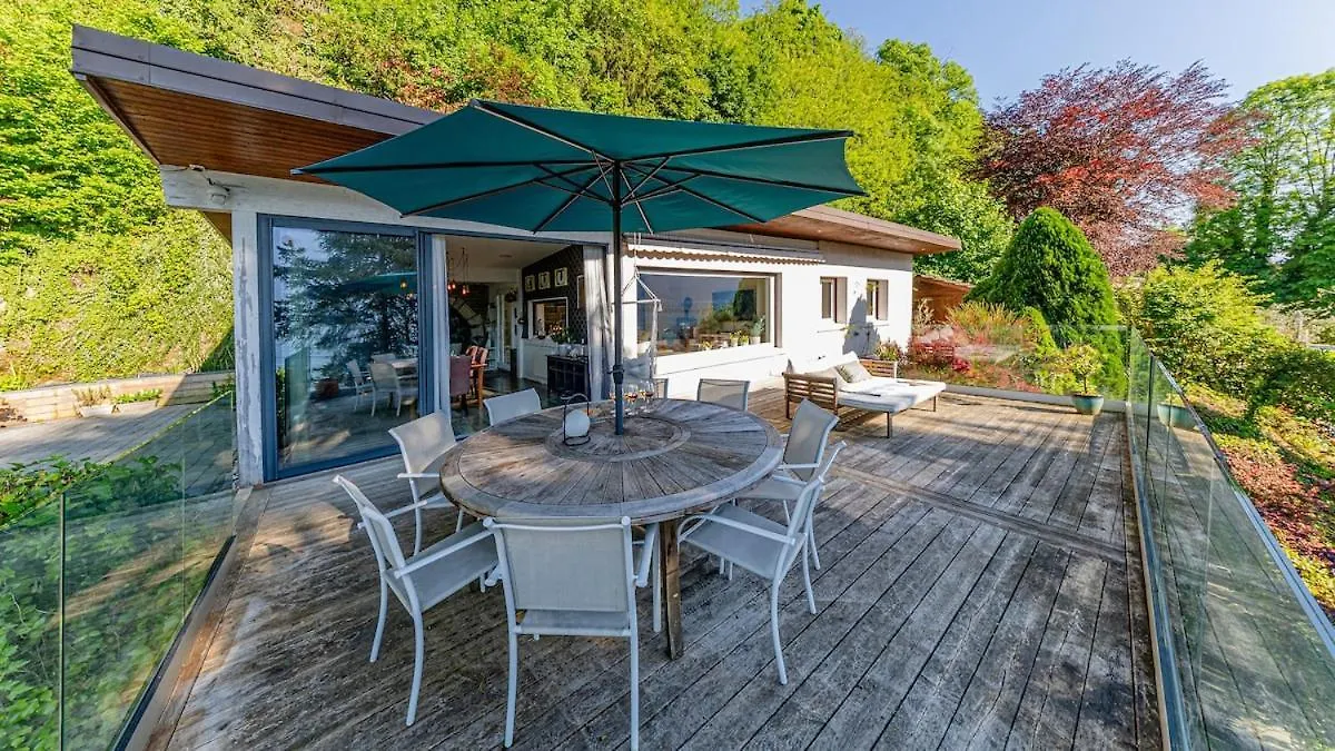 Lake House - Charming Lakeview Villa Tresserve 0*,  Frankrig